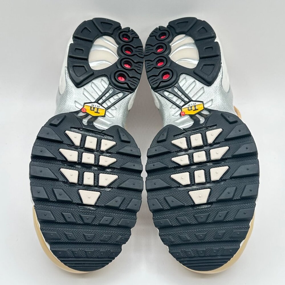Women's Nike Air Max Plus TN  Sesame Silver Black Tuned Air FV8480-200 Size 6 - Picture 6 of 12